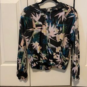 Hooded quarter zip wind breaker size xs